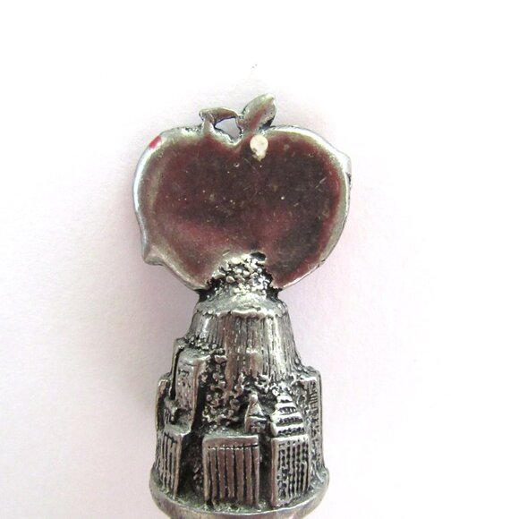 New York souvenir collectible thimble - big apple - skyscrapers - c 1970s-80s - Picture 9 of 9